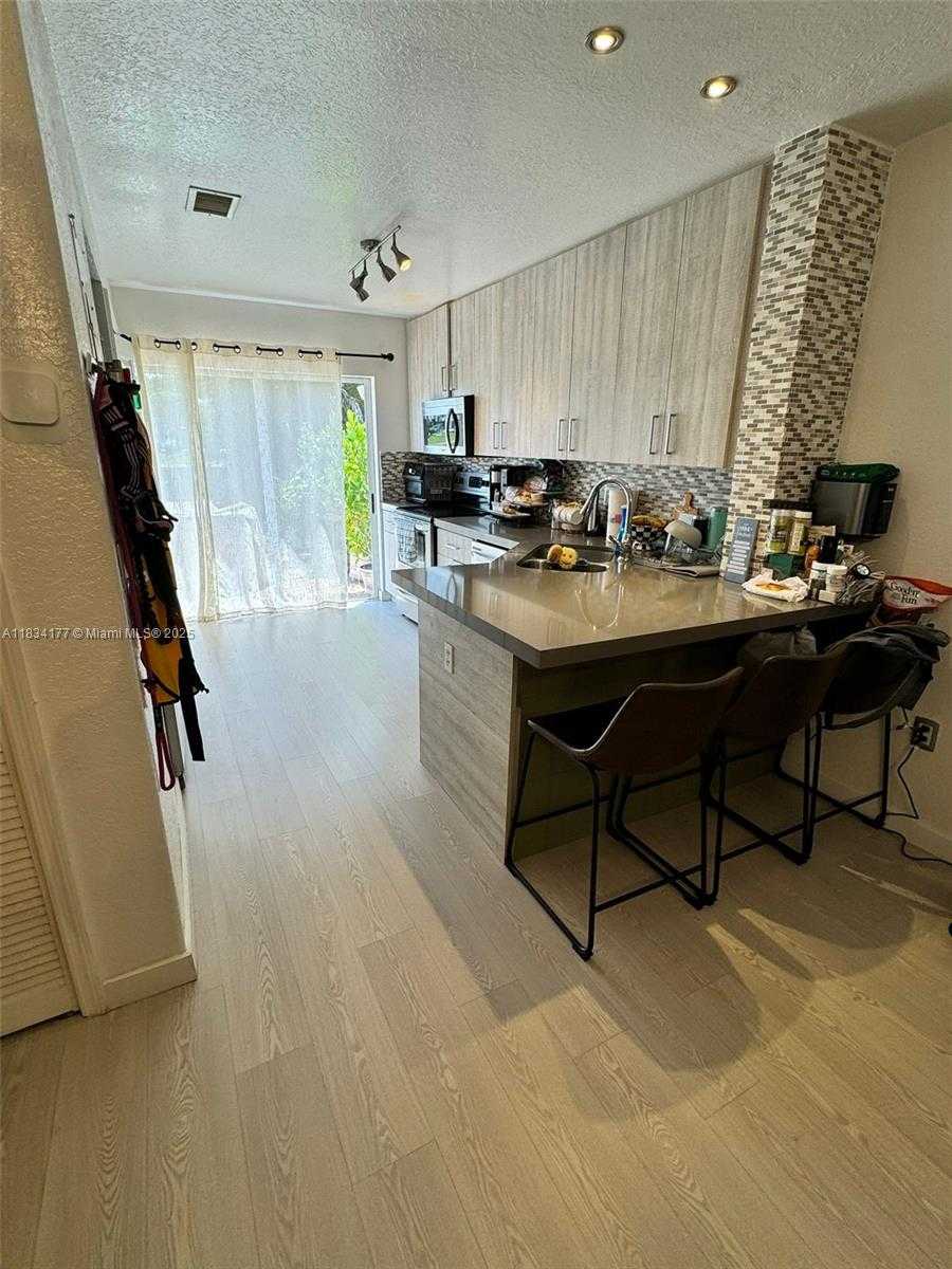 Small Image of 5755 NORTH WEST 109TH AVE #17, Doral Number 5