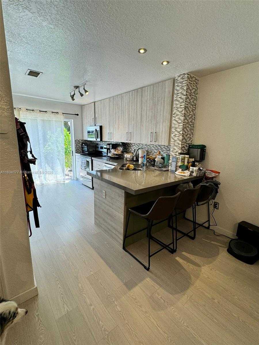 Small Image of 5755 NORTH WEST 109TH AVE #17, Doral Number 6