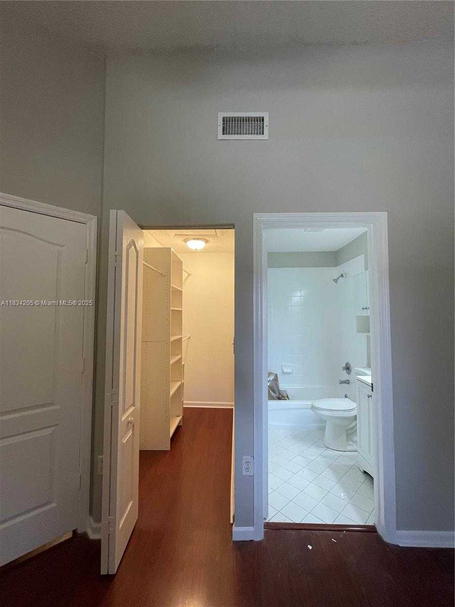 Small Image of 14124 SW 121st Pl, Miami, FL 33186, USA Number 11