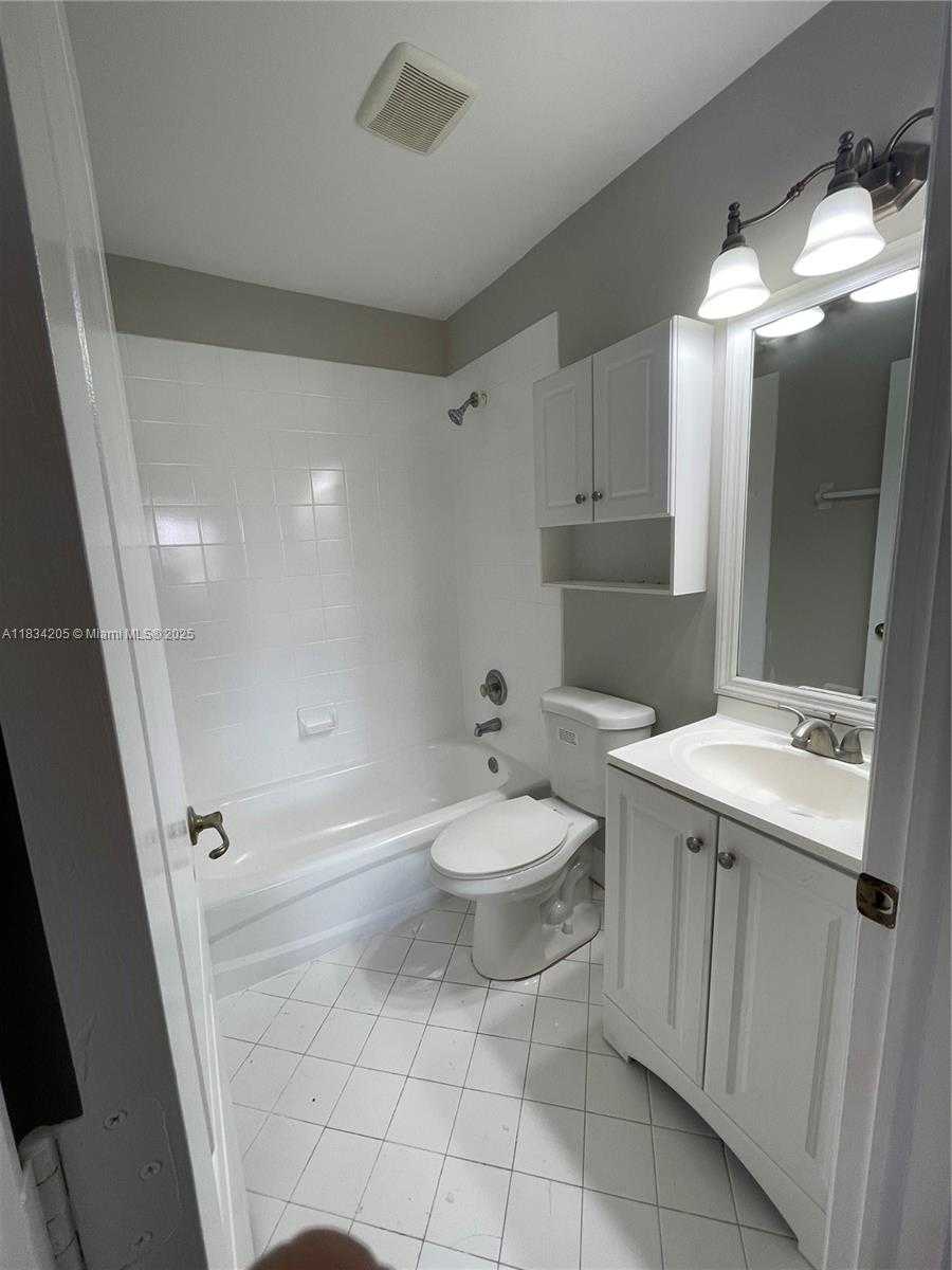 Small Image of 14124 SW 121st Pl, Miami, FL 33186, USA Number 12