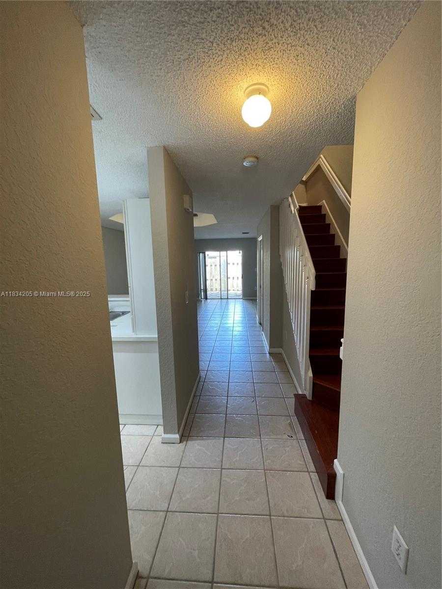 Small Image of 14124 SW 121st Pl, Miami, FL 33186, USA Number 2