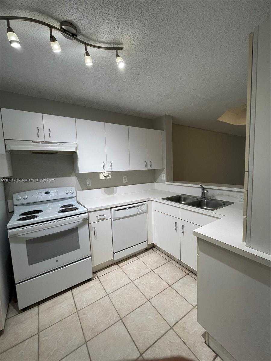 Small Image of 14124 SW 121st Pl, Miami, FL 33186, USA Number 3