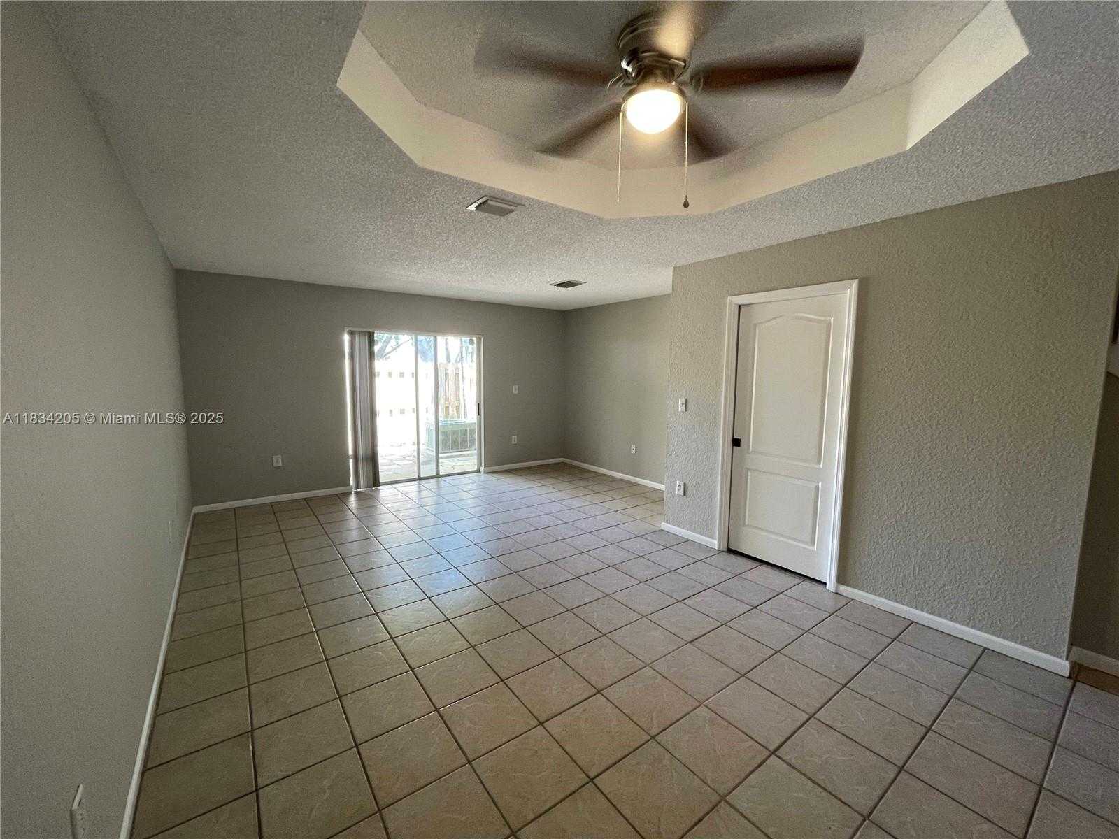 Small Image of 14124 SW 121st Pl, Miami, FL 33186, USA Number 5