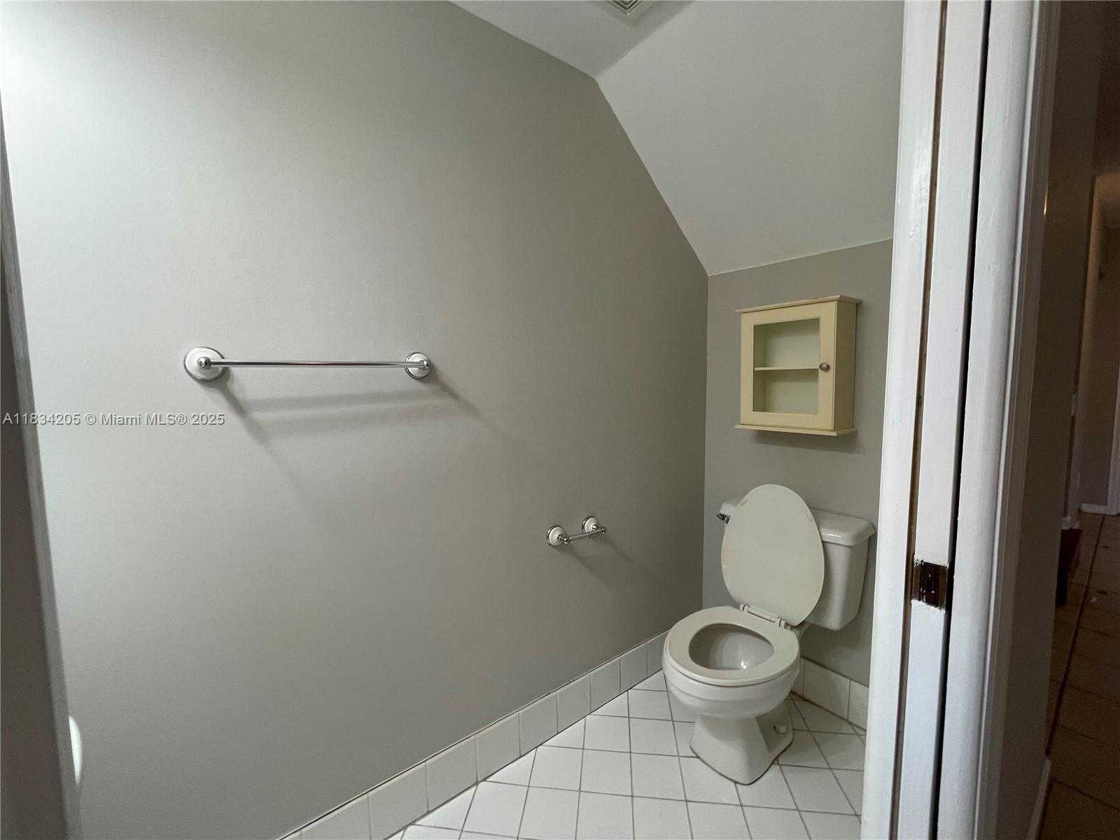 Small Image of 14124 SW 121st Pl, Miami, FL 33186, USA Number 7
