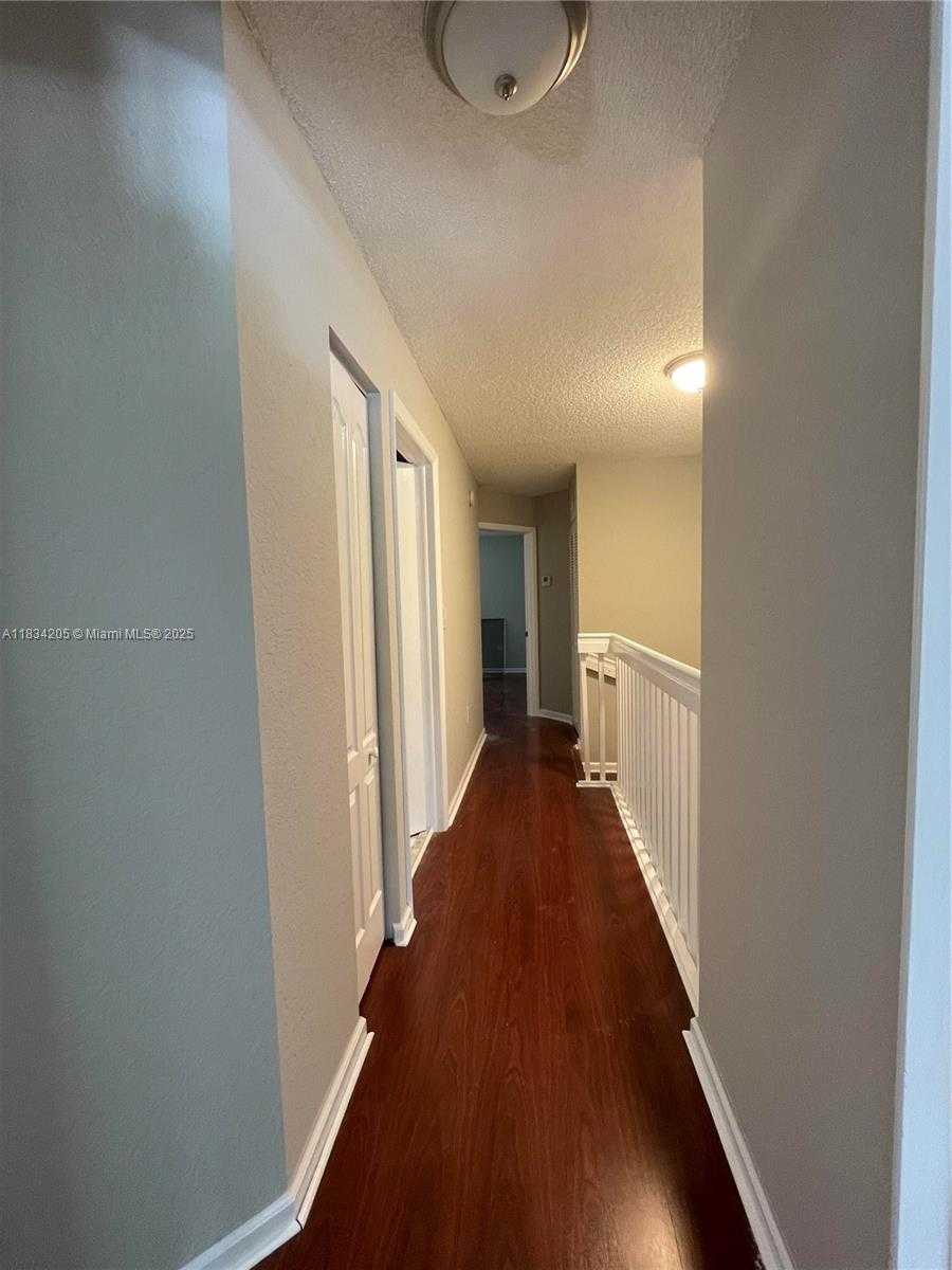 Small Image of 14124 SW 121st Pl, Miami, FL 33186, USA Number 9