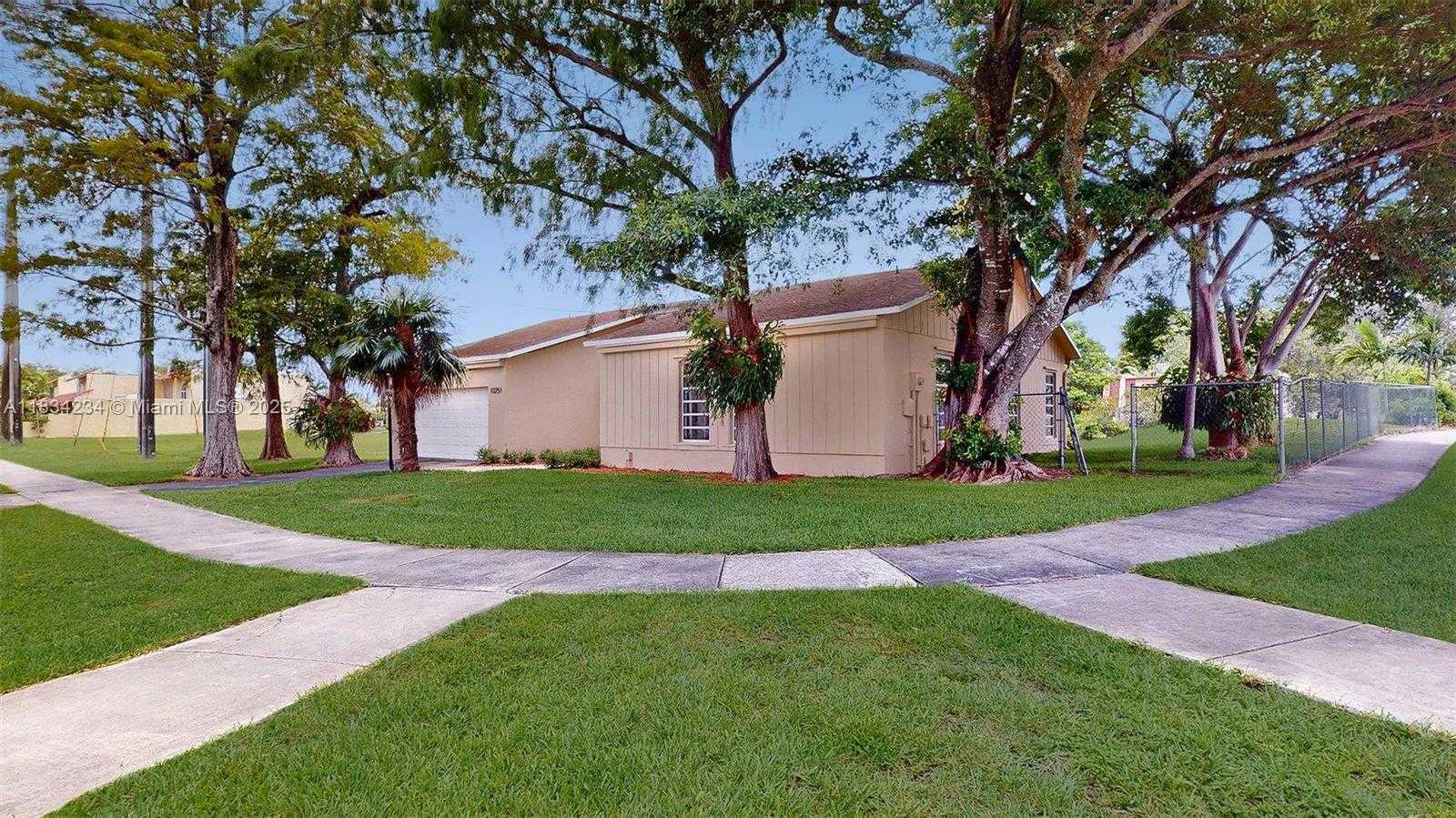 Small Image of 10251 SOUTH WEST 80TH ST, Miami Number 2
