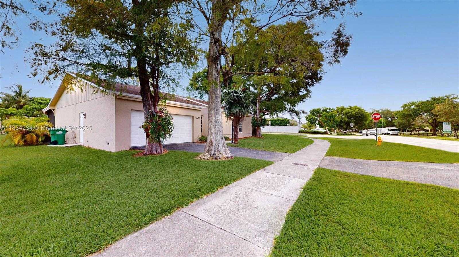 Small Image of 10251 SOUTH WEST 80TH ST, Miami Number 3