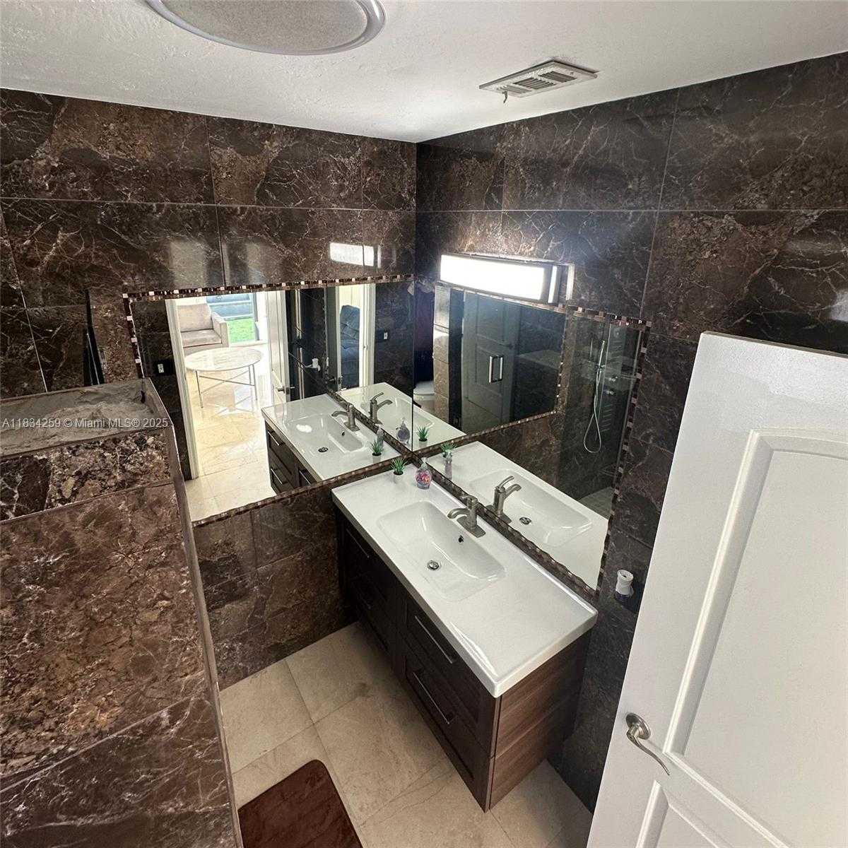 Small Image of 17650 NORTH EAST 19TH AVE, North Miami Beach Number 13
