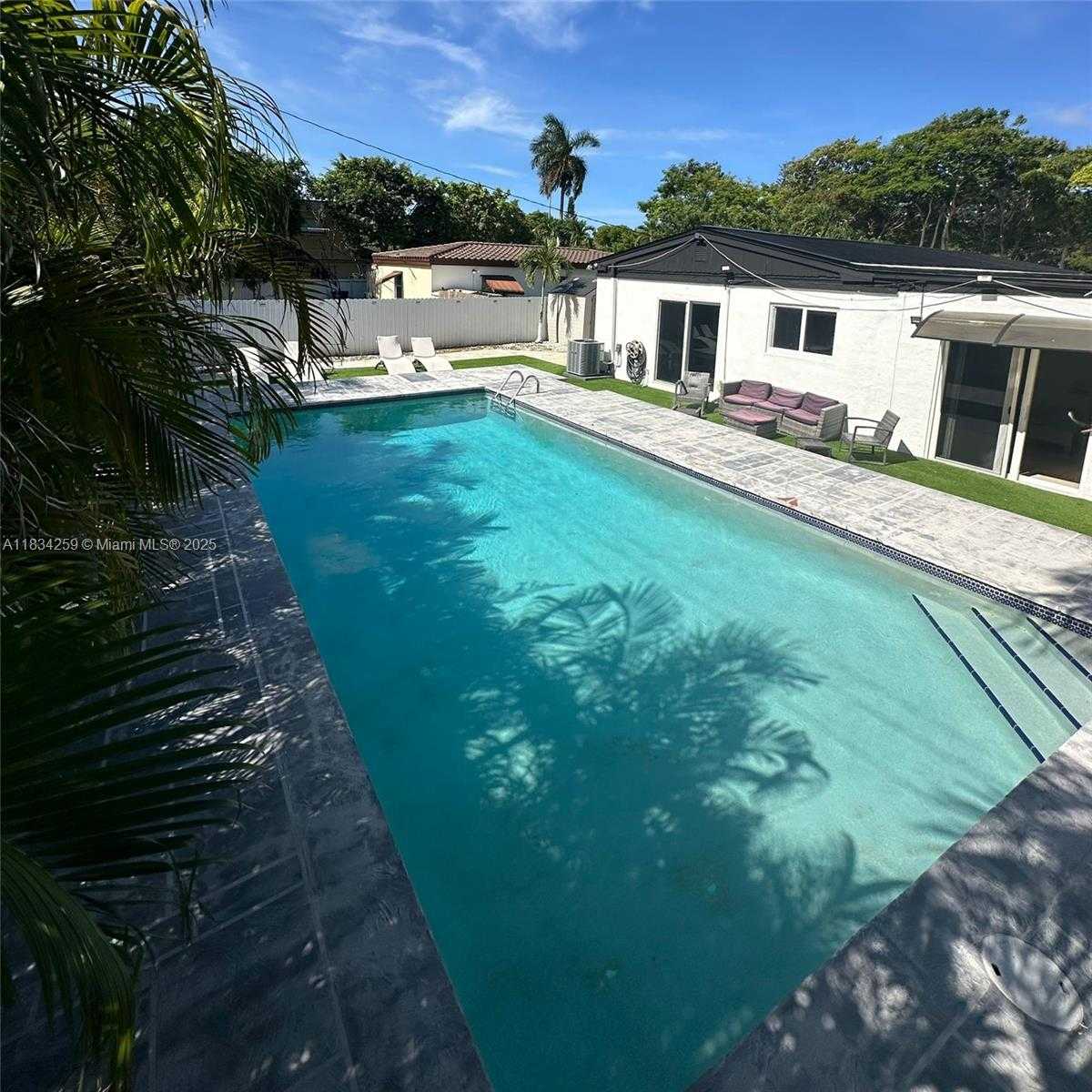 Small Image of 17650 NORTH EAST 19TH AVE, North Miami Beach Number 16