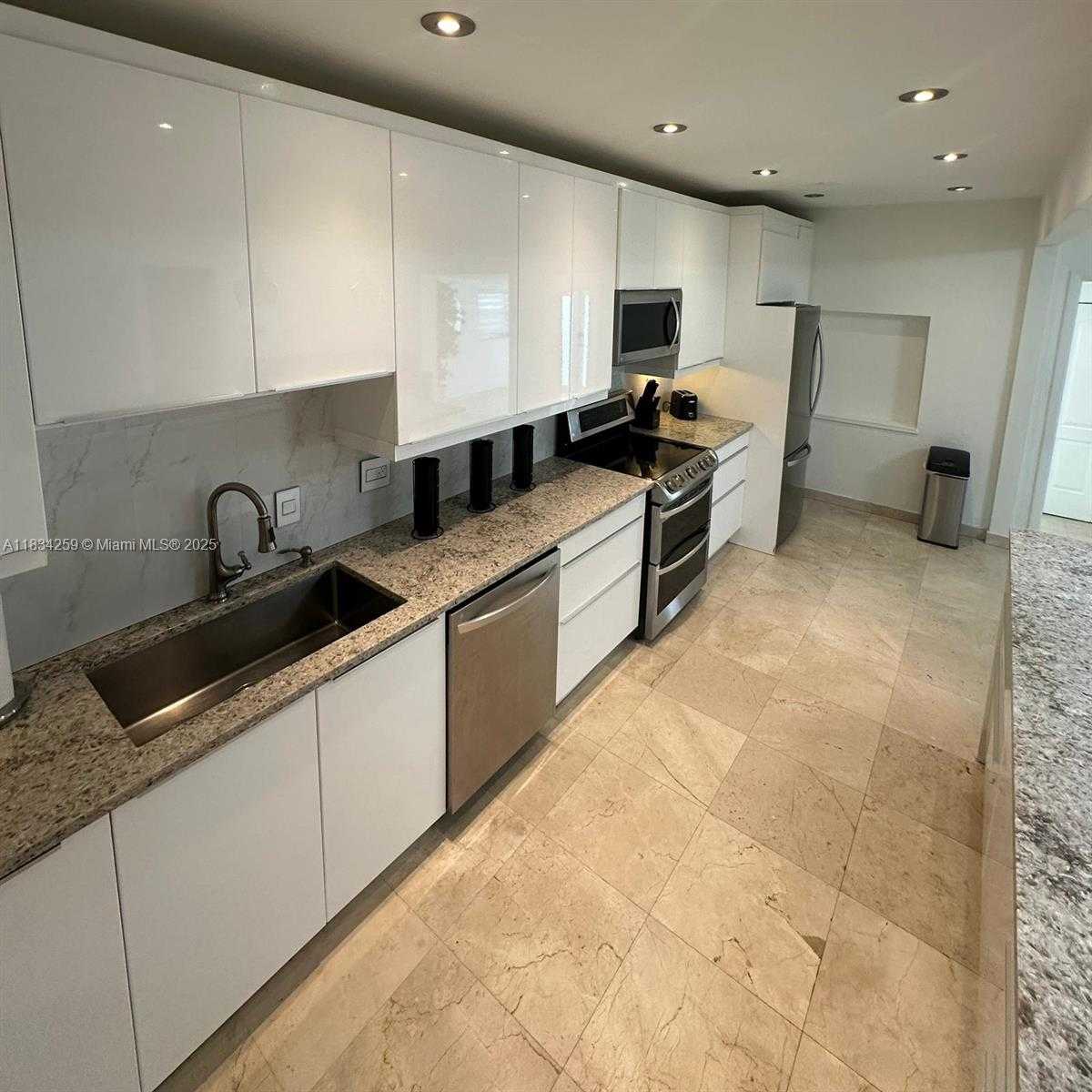 Small Image of 17650 NORTH EAST 19TH AVE, North Miami Beach Number 4