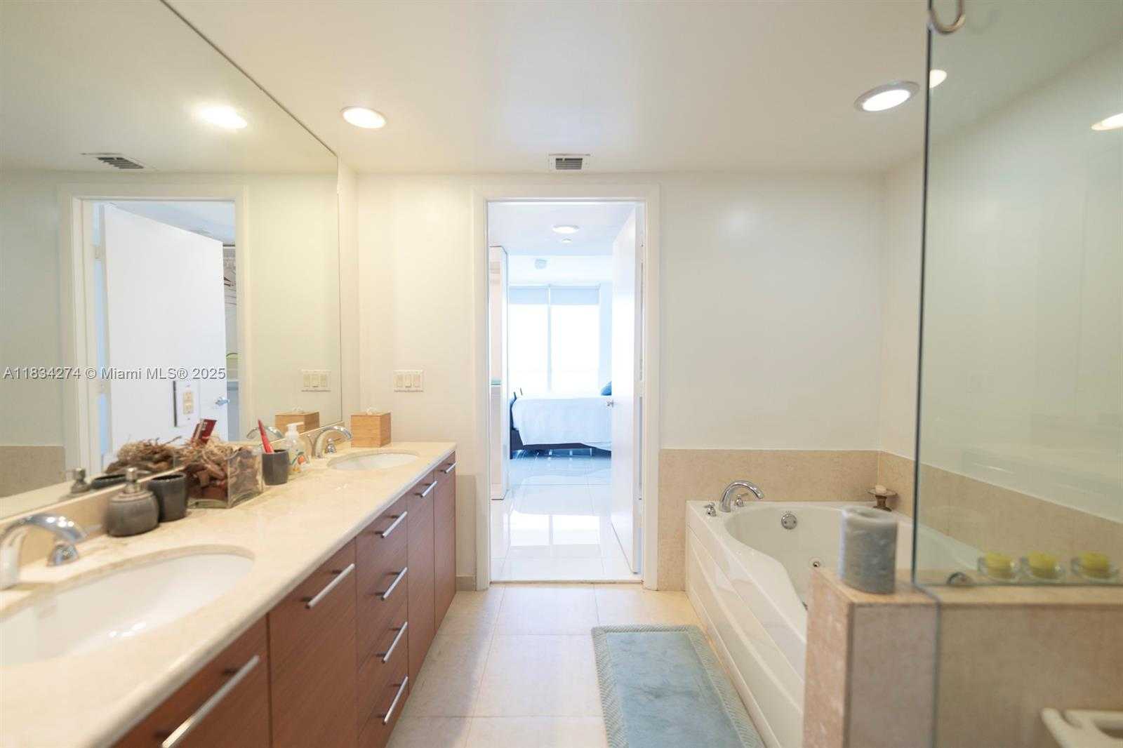 Small Image of 50 BISCAYNE BLVD #3702, Miami Number 16