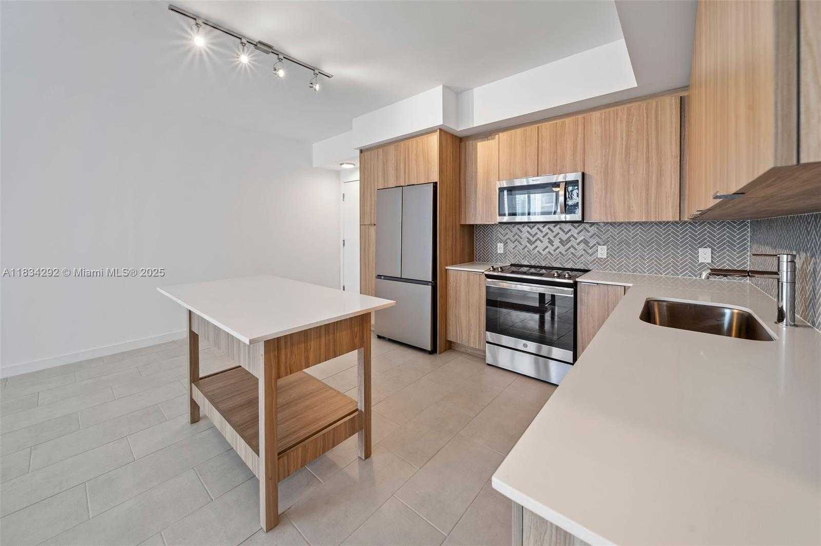 Small Image of 2150 NORTH BAYSHORE DR #2409, Miami Number 14