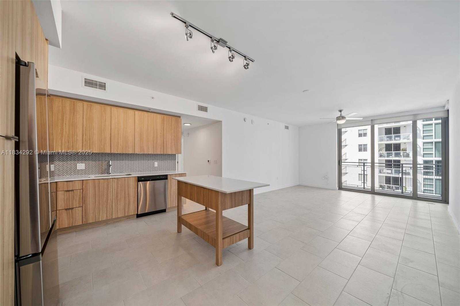 Small Image of 2150 NORTH BAYSHORE DR #2409, Miami Number 3