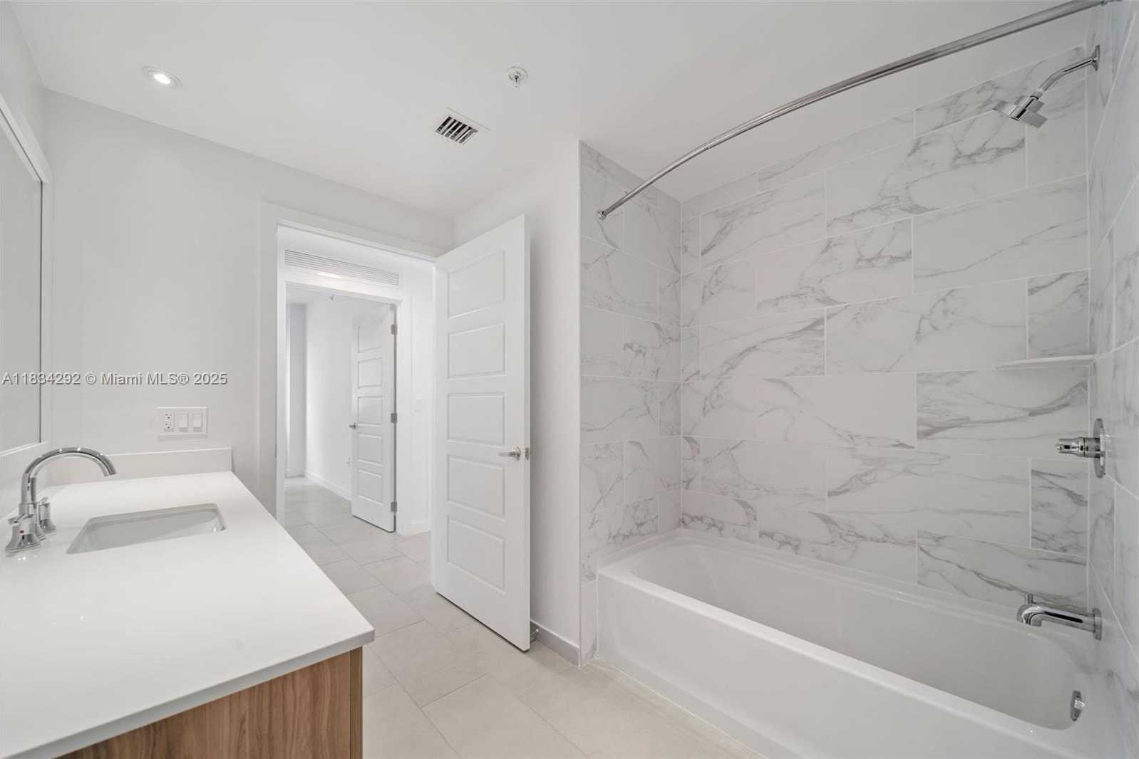 Small Image of 2150 NORTH BAYSHORE DR #2409, Miami Number 33