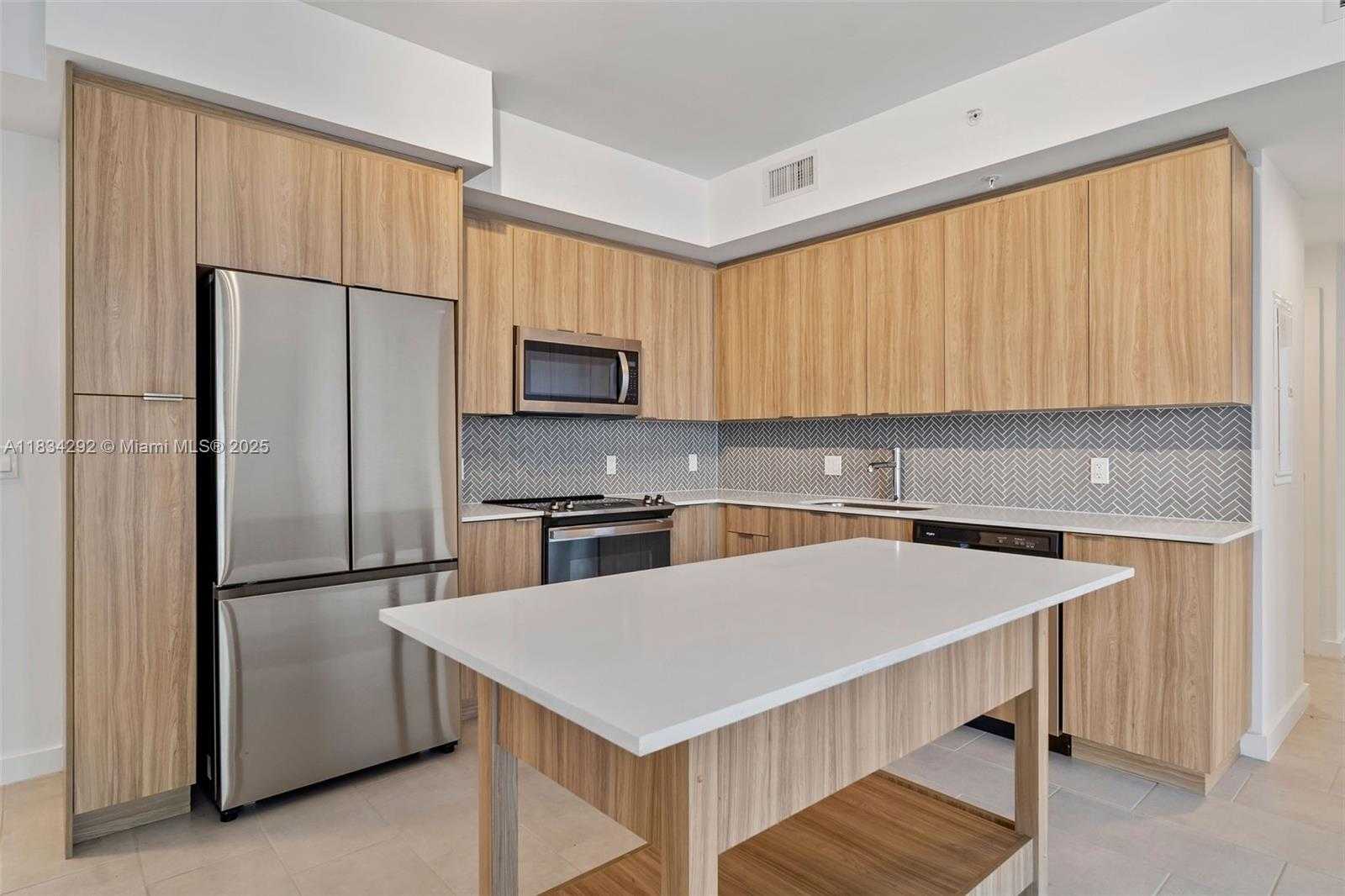 Small Image of 2150 NORTH BAYSHORE DR #2409, Miami Number 4