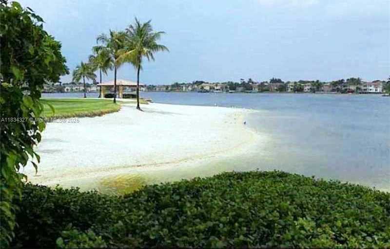 Small Image of Doral Number 13