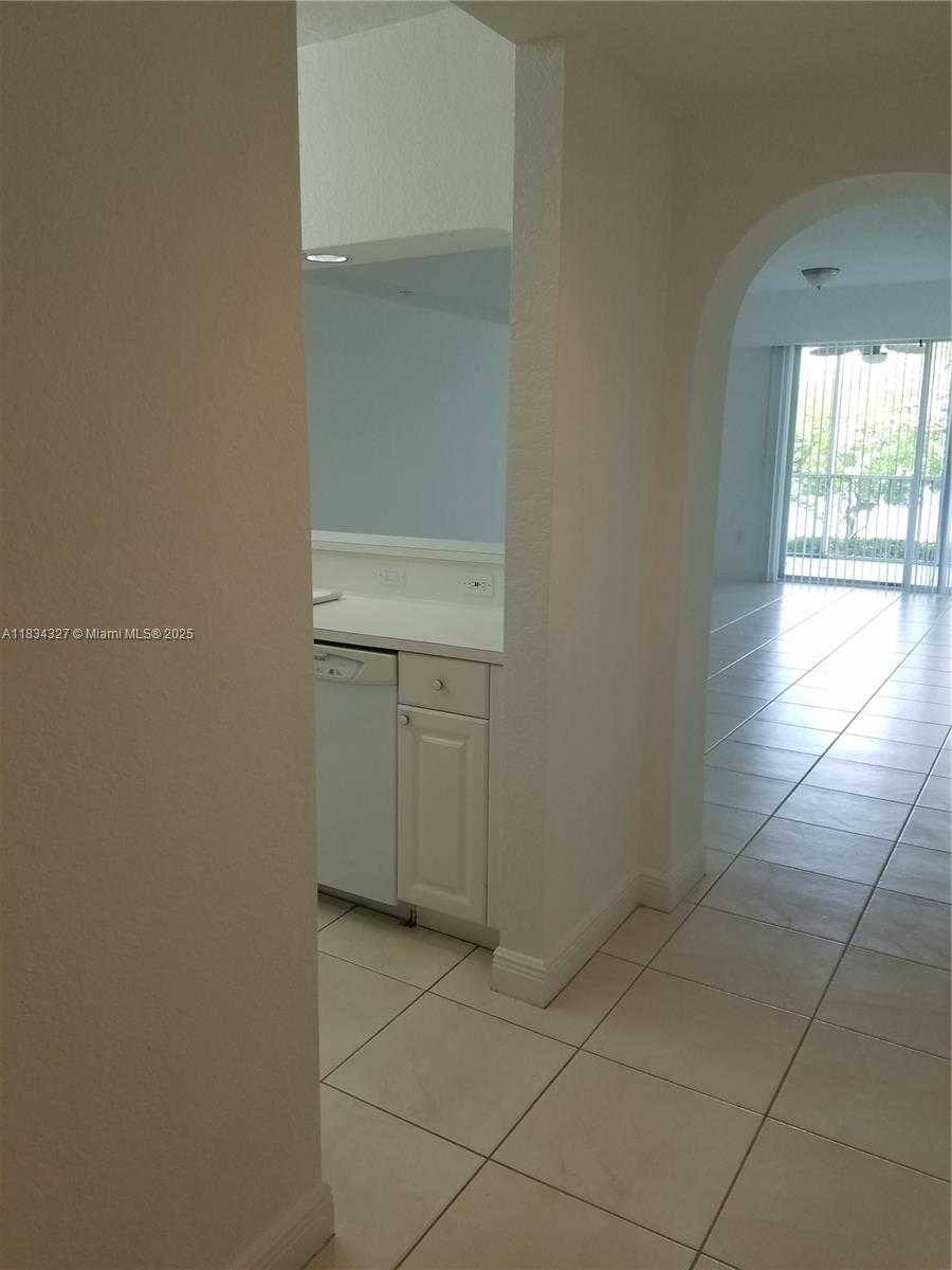 Small Image of Doral Number 8