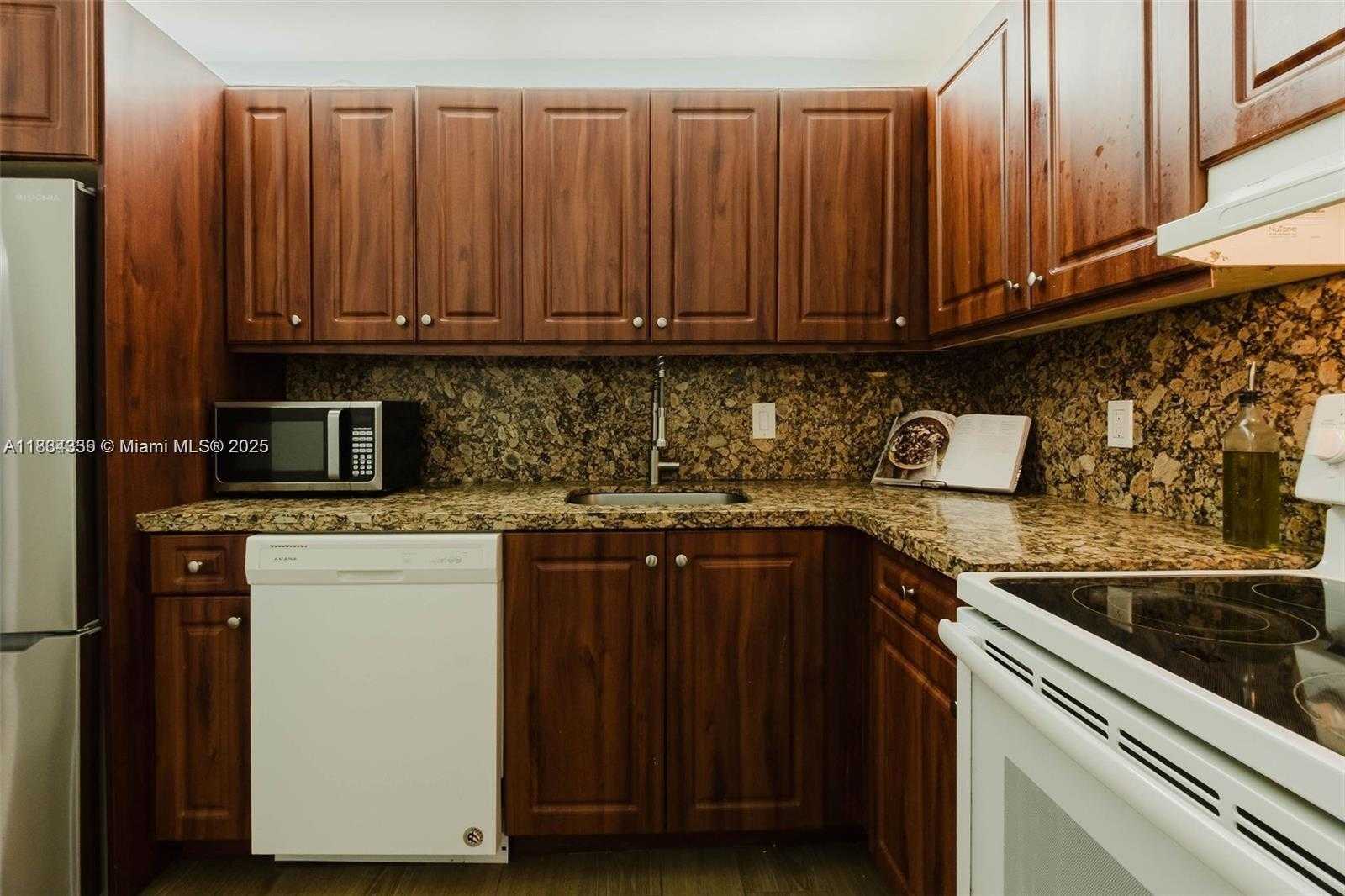 Small Image of 1300 NORTH EAST MIAMI GARDENS DR #917E, Miami Number 3