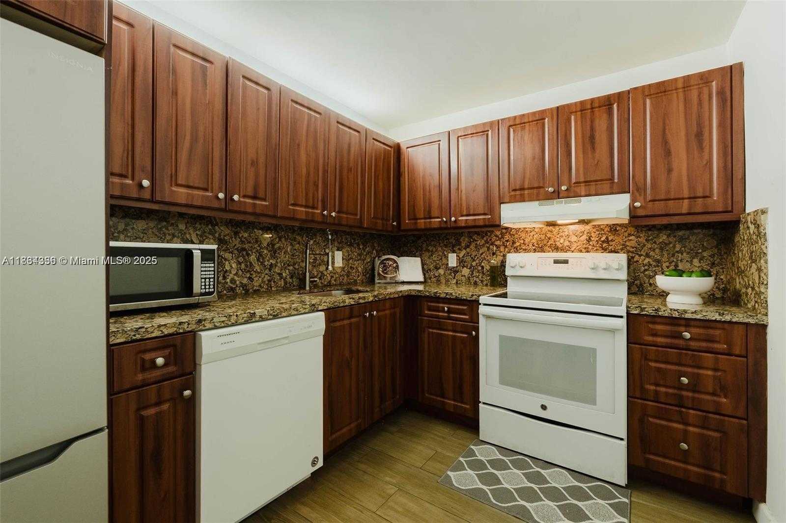 Small Image of 1300 NORTH EAST MIAMI GARDENS DR #917E, Miami Number 4