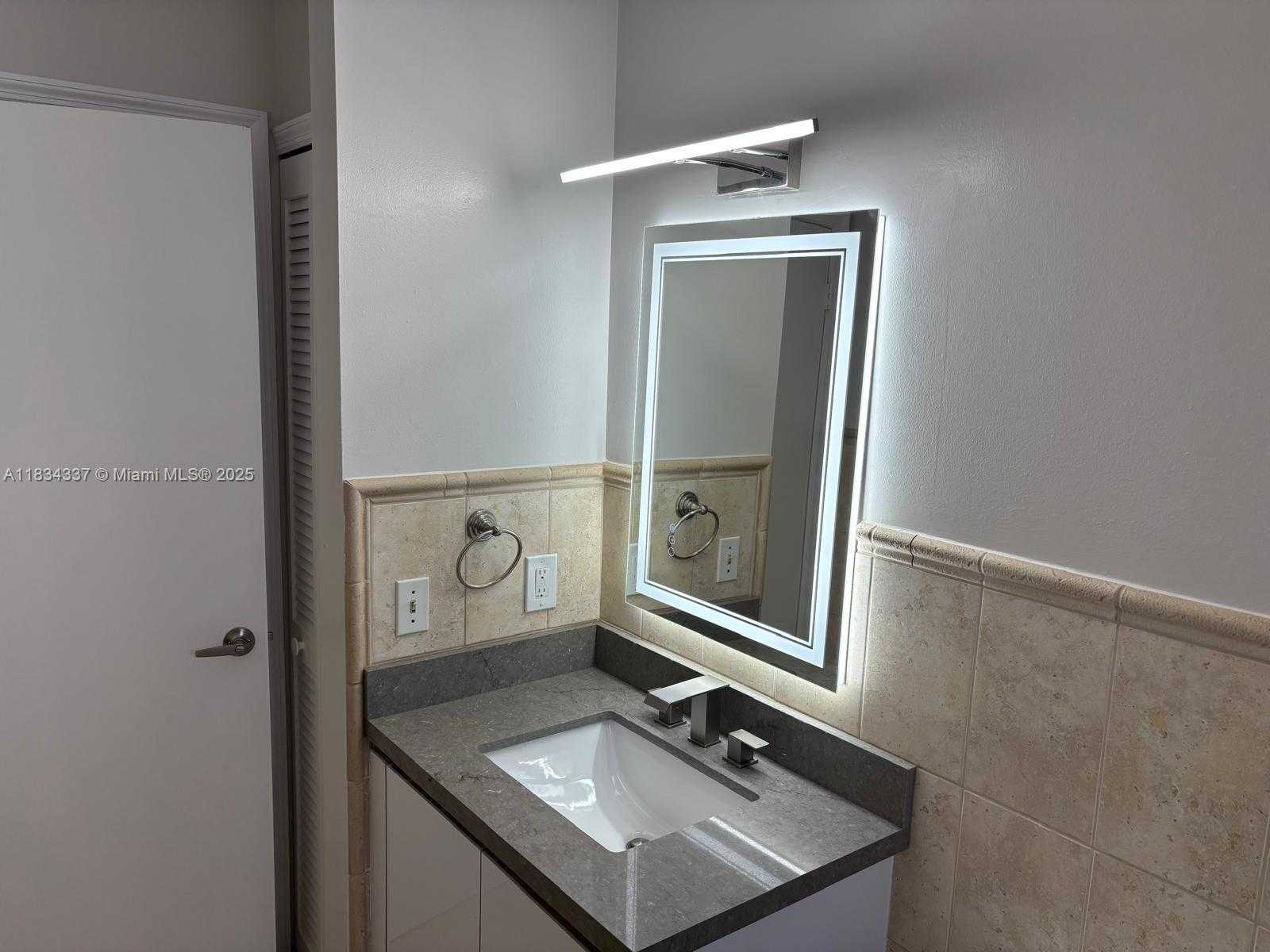 Small Image of Miami Number 21