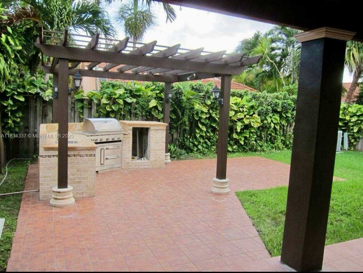 Small Image of Miami Number 3