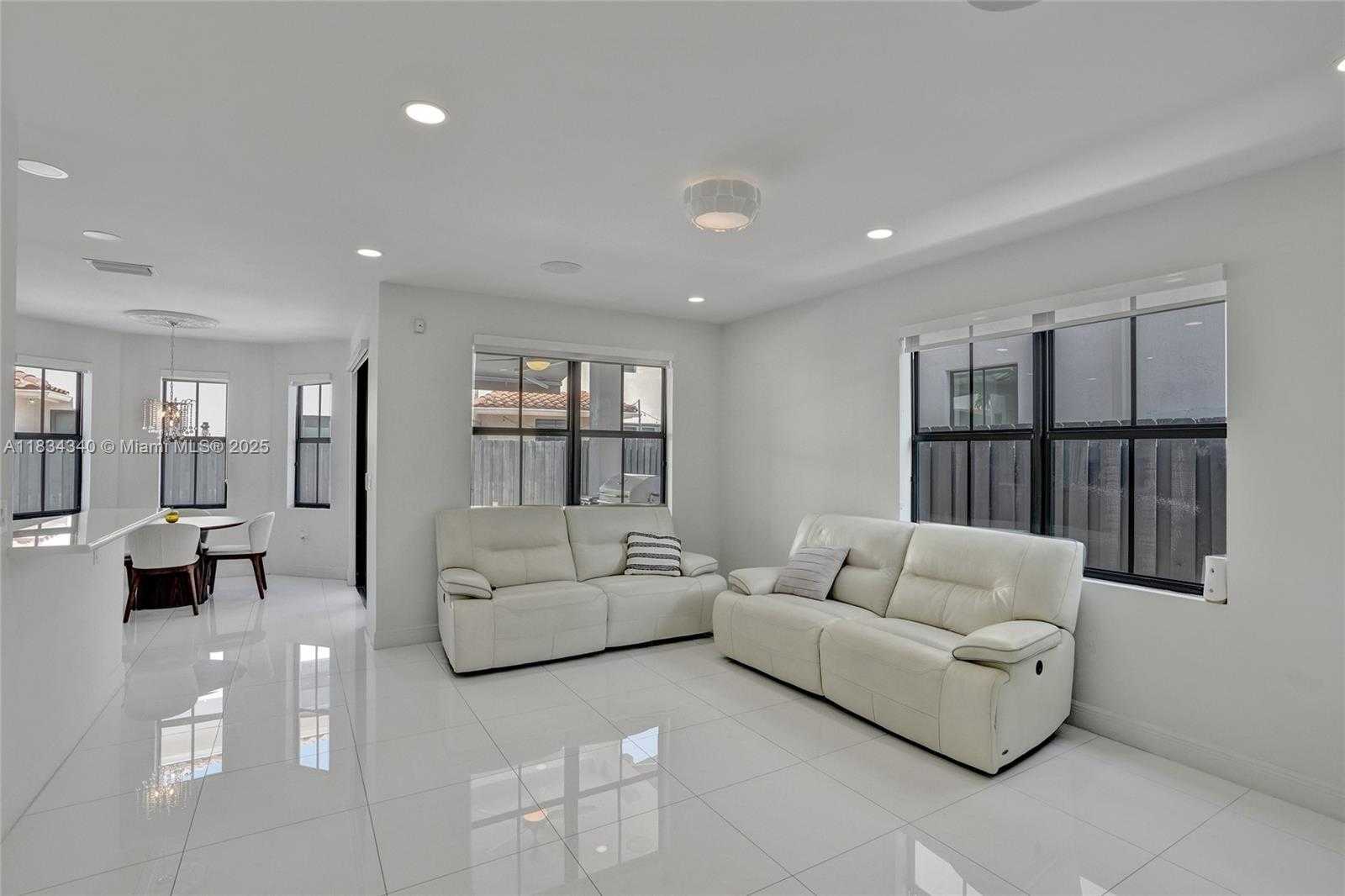 Small Image of 1007 NORTH WEST 99TH CT, Miami Number 41