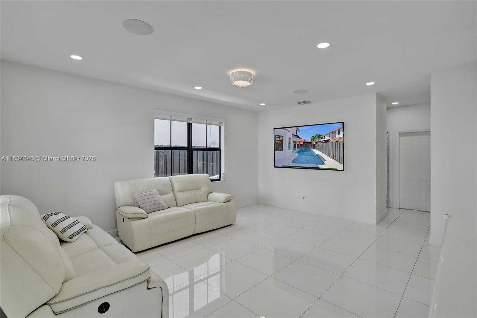 Small Image of 1007 NORTH WEST 99TH CT, Miami Number 44