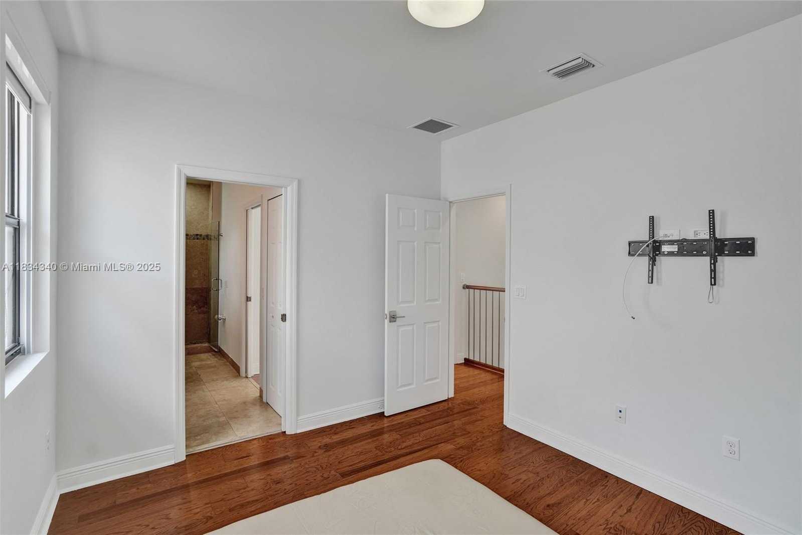 Small Image of 1007 NORTH WEST 99TH CT, Miami Number 70