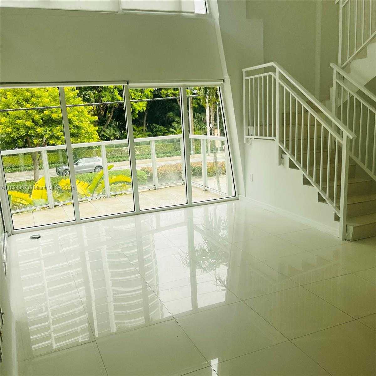 Small Image of 1650 BRICKELL AVE #112, Miami Number 2