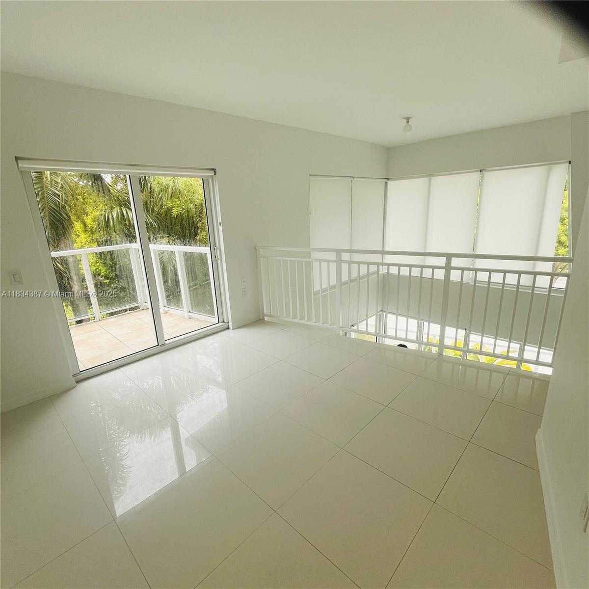 Small Image of 1650 BRICKELL AVE #112, Miami Number 7