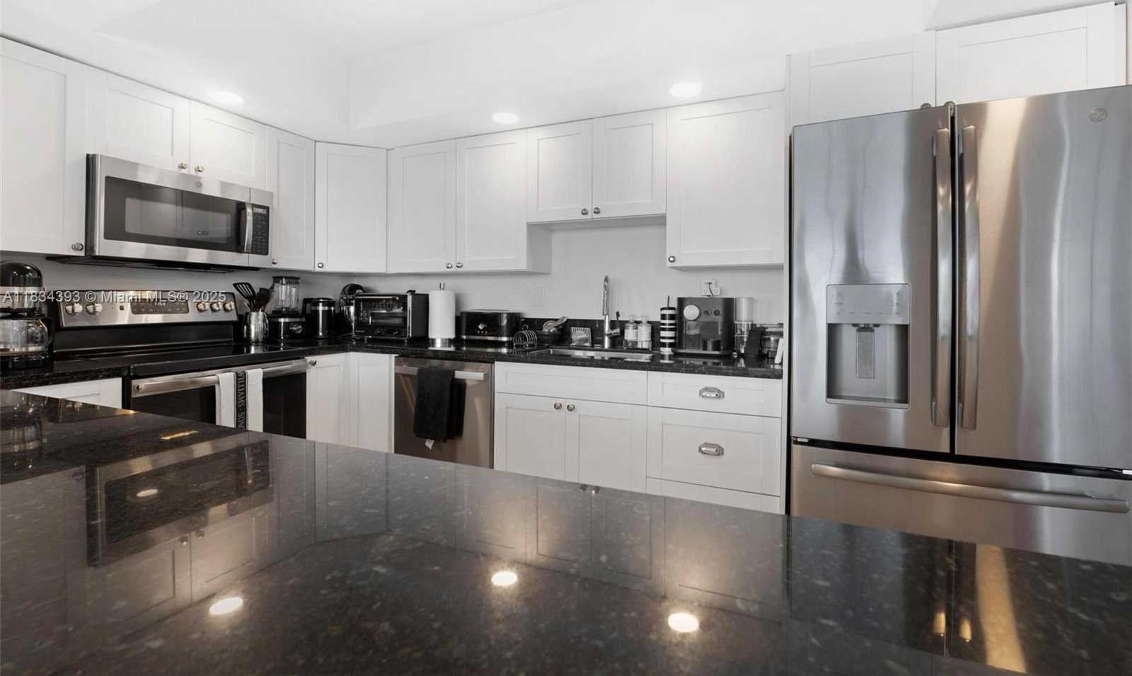 Small Image of 11111 BISCAYNE BLVD #14G, Miami Number 10
