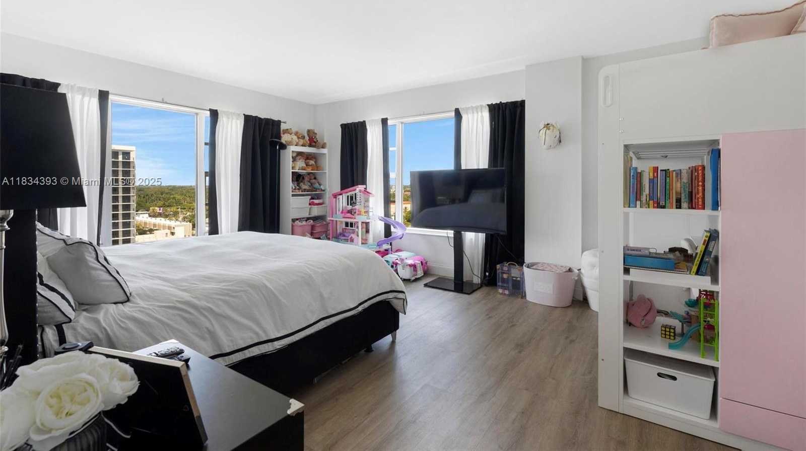 Small Image of 11111 BISCAYNE BLVD #14G, Miami Number 12