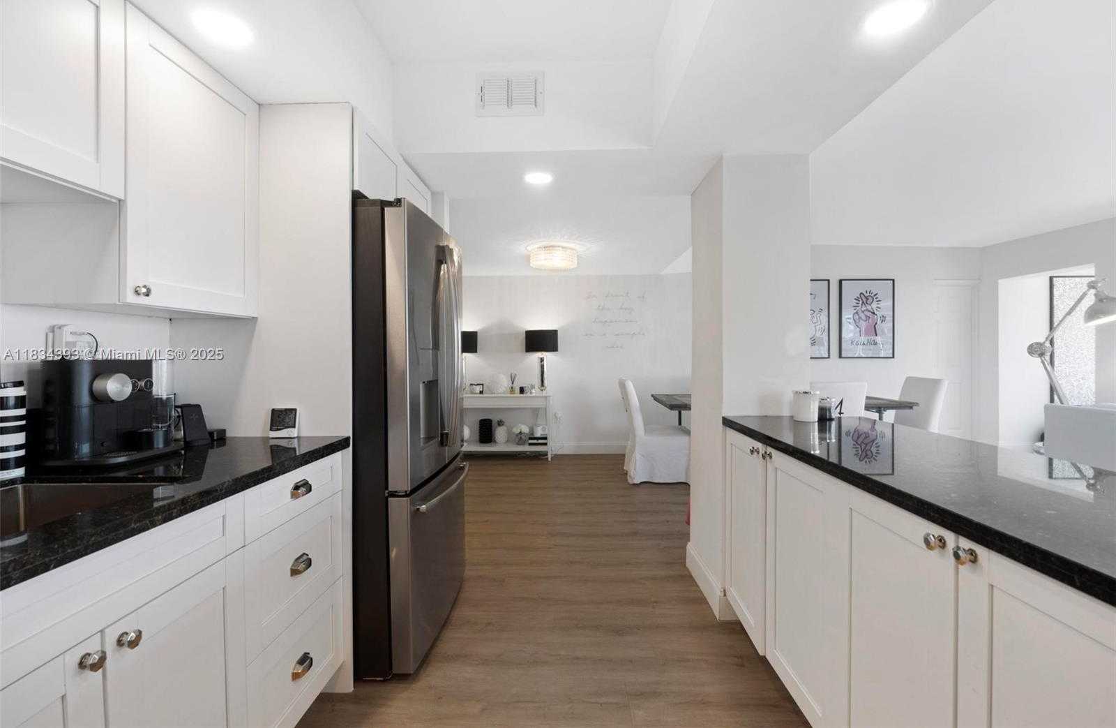 Small Image of 11111 BISCAYNE BLVD #14G, Miami Number 8
