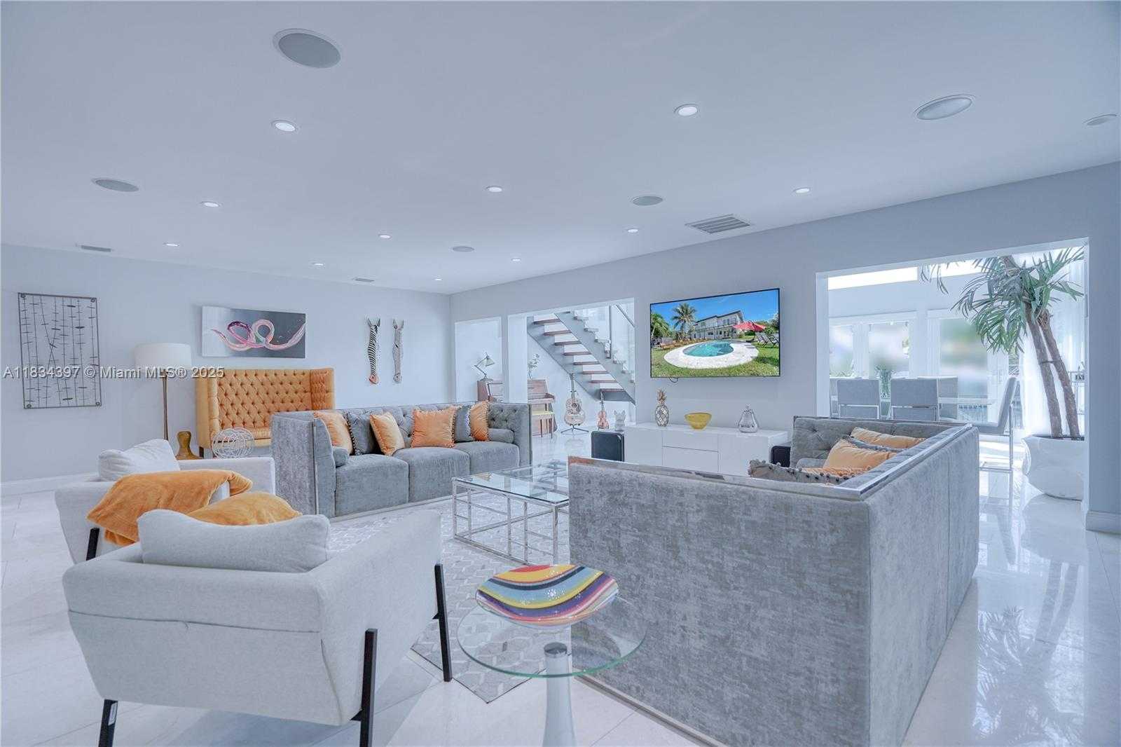Small Image of 13300 BISCAYNE BAY TER, North Miami Number 11