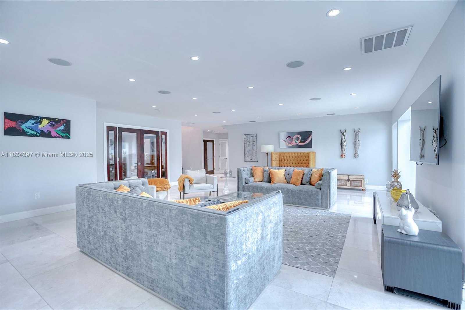 Small Image of 13300 BISCAYNE BAY TER, North Miami Number 12