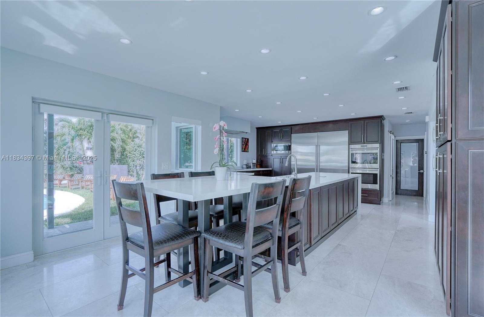 Small Image of 13300 BISCAYNE BAY TER, North Miami Number 18