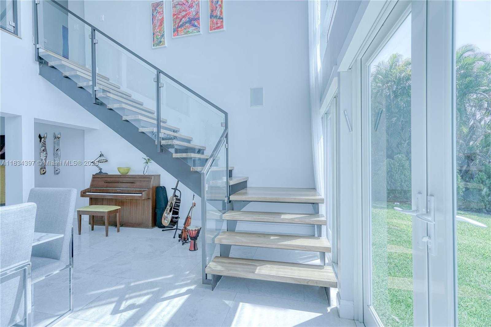 Small Image of 13300 BISCAYNE BAY TER, North Miami Number 23