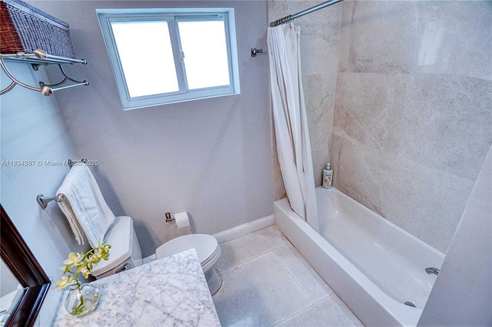 Small Image of 13300 BISCAYNE BAY TER, North Miami Number 28