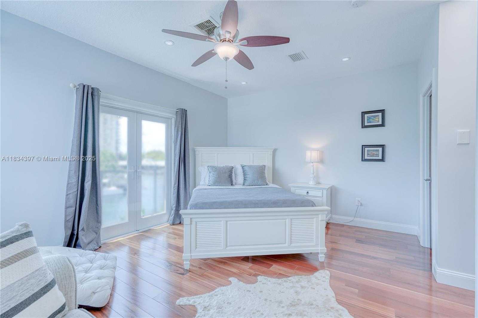 Small Image of 13300 BISCAYNE BAY TER, North Miami Number 30