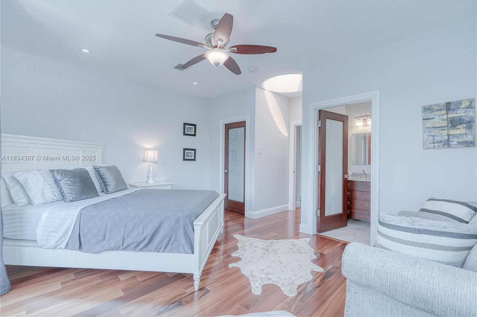 Small Image of 13300 BISCAYNE BAY TER, North Miami Number 32