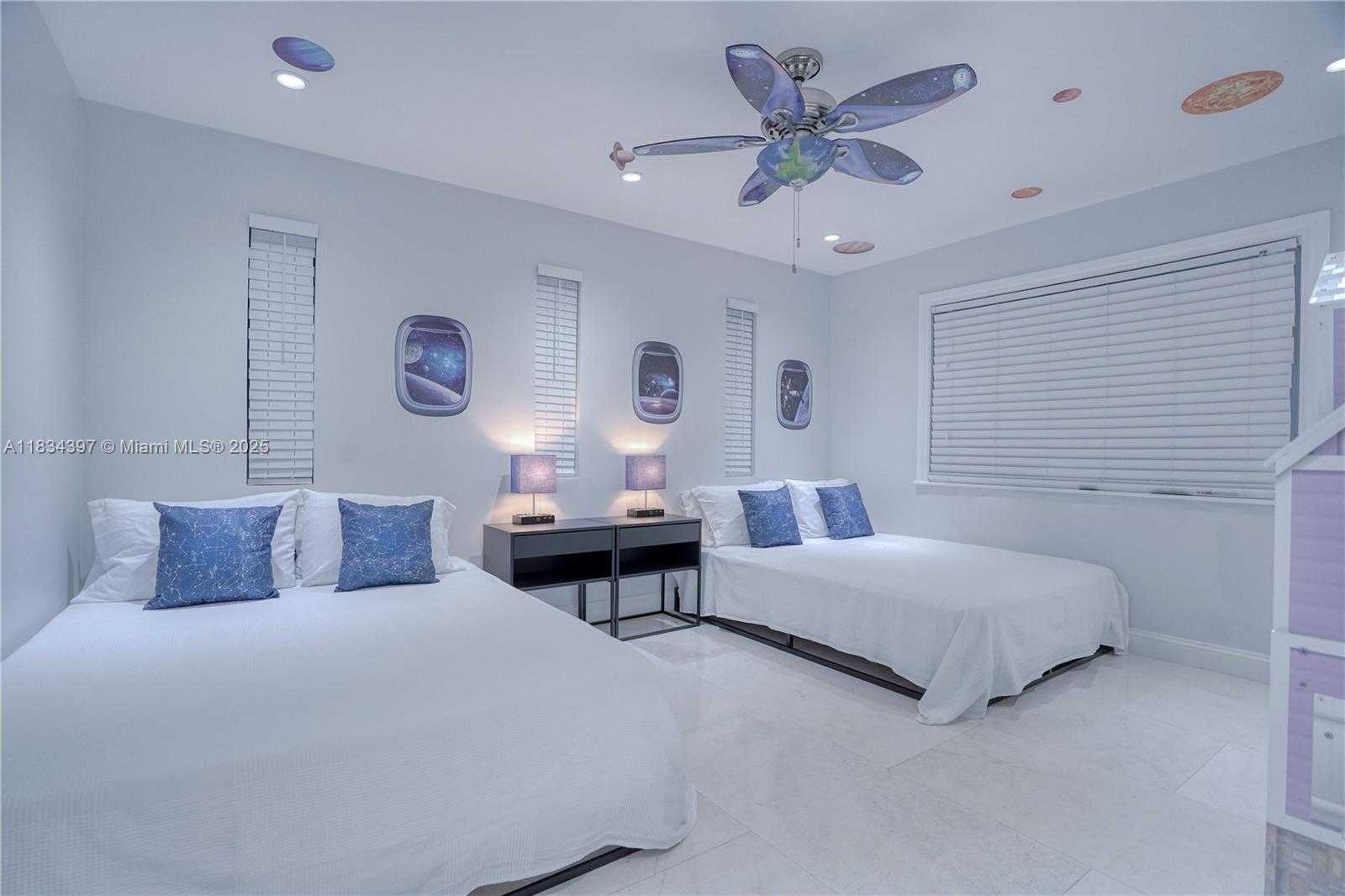 Small Image of 13300 BISCAYNE BAY TER, North Miami Number 36