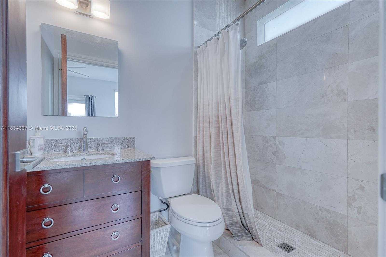 Small Image of 13300 BISCAYNE BAY TER, North Miami Number 38