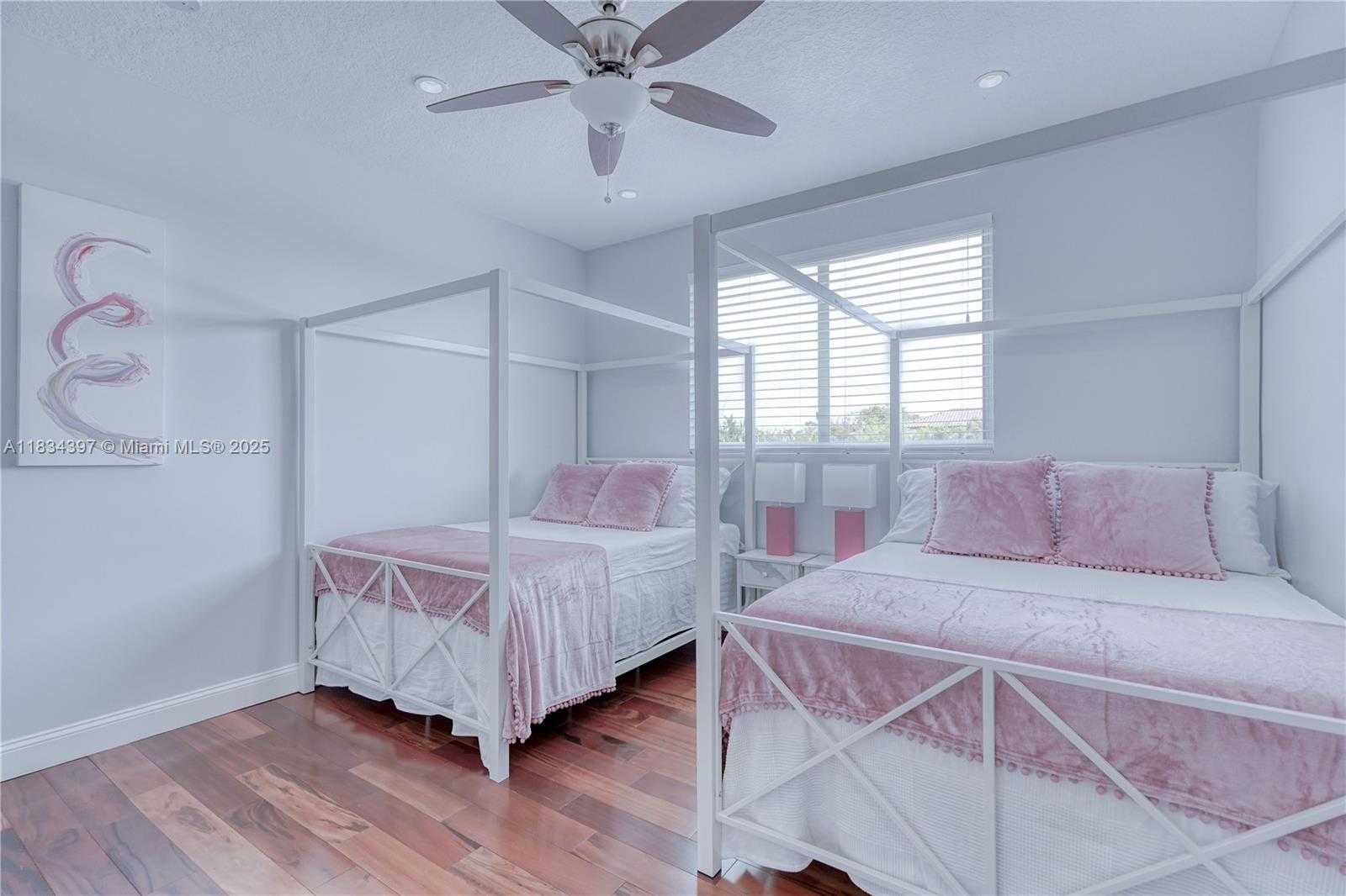 Small Image of 13300 BISCAYNE BAY TER, North Miami Number 39