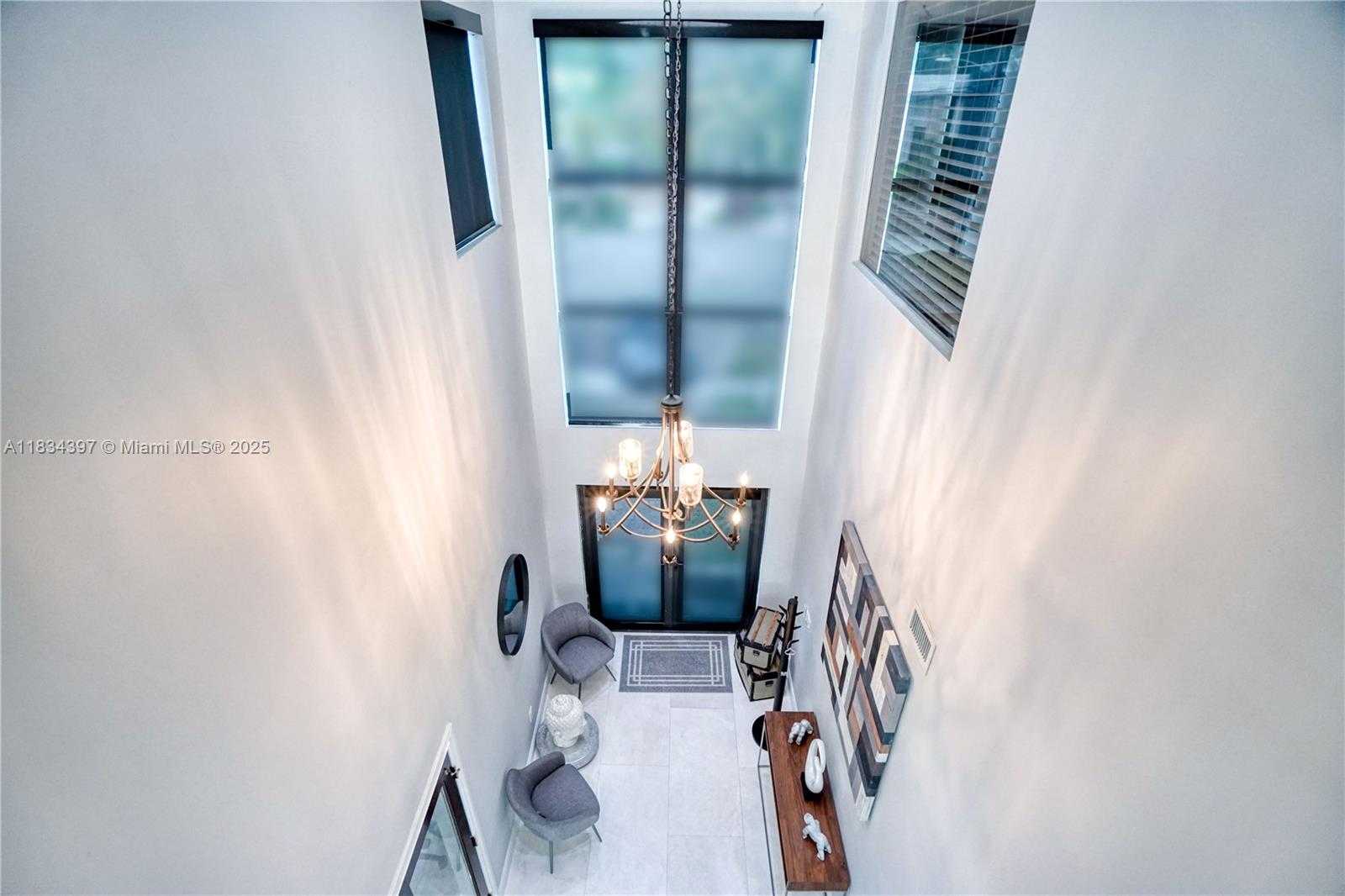 Small Image of 13300 BISCAYNE BAY TER, North Miami Number 4
