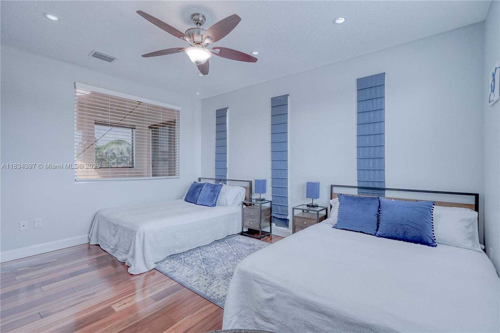 Small Image of 13300 BISCAYNE BAY TER, North Miami Number 43