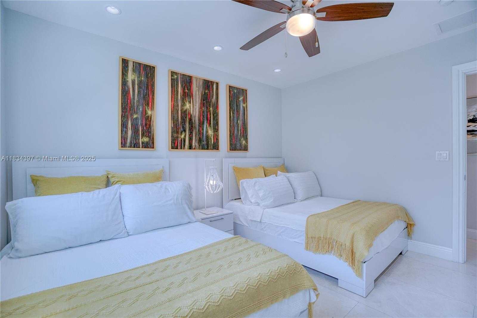 Small Image of 13300 BISCAYNE BAY TER, North Miami Number 45