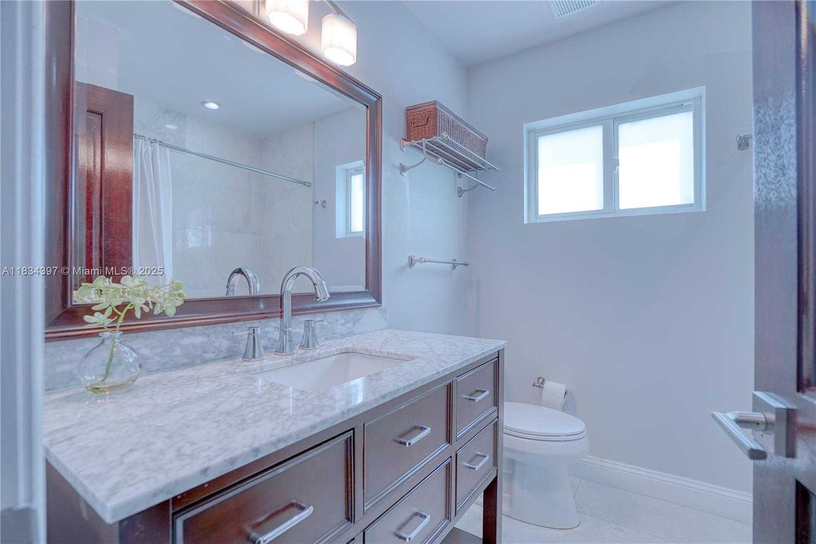 Small Image of 13300 BISCAYNE BAY TER, North Miami Number 46