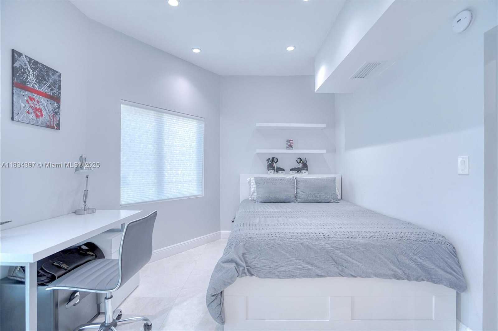 Small Image of 13300 BISCAYNE BAY TER, North Miami Number 48