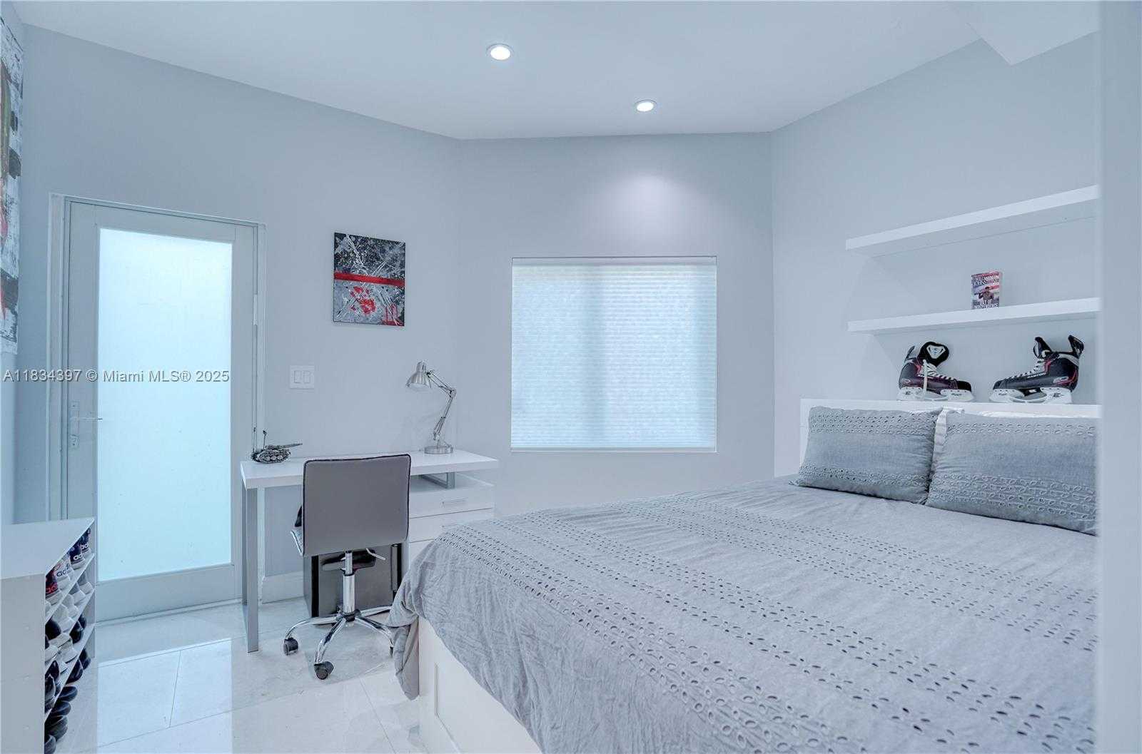 Small Image of 13300 BISCAYNE BAY TER, North Miami Number 49