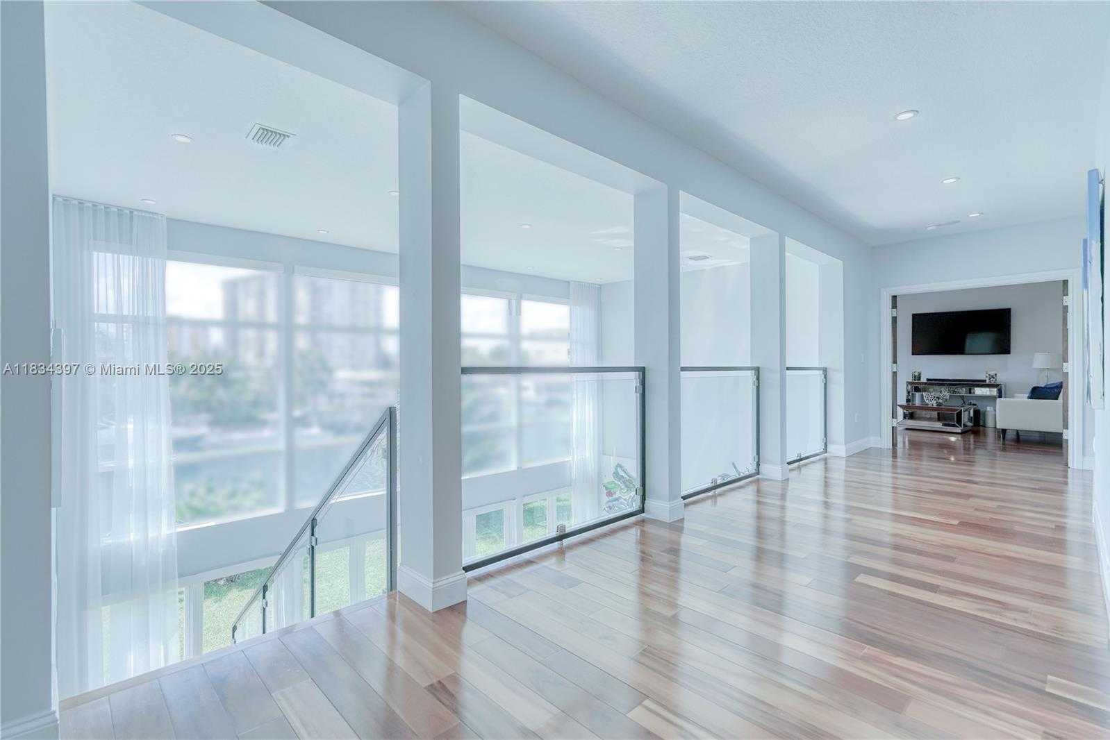 Small Image of 13300 BISCAYNE BAY TER, North Miami Number 50